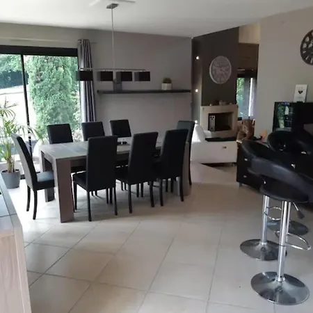 Maison Moderne ! Jacuzzi ! Table De Massage ! 别墅 萨韦奈
